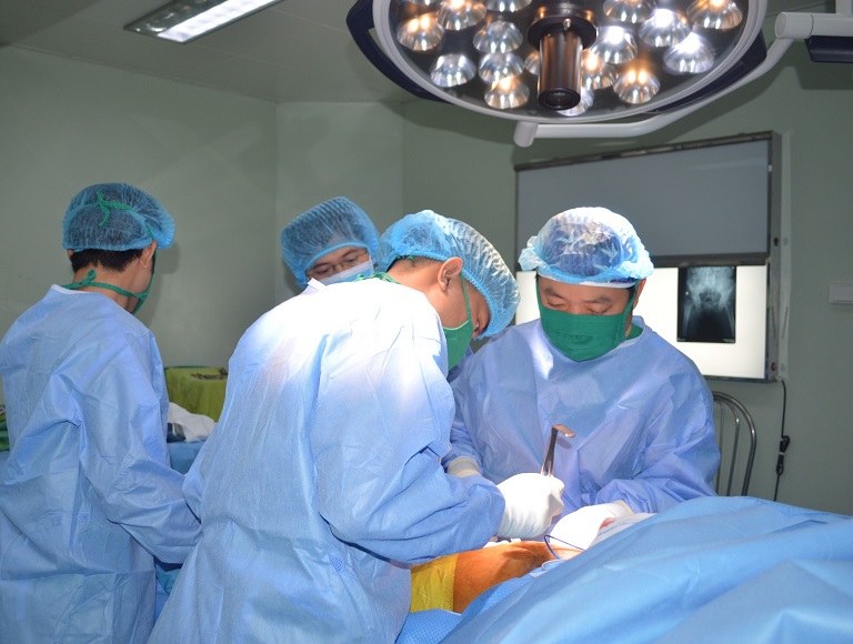 Phẫu thuật khớp háng được chỉ định cho trường hợp bệnh nặng