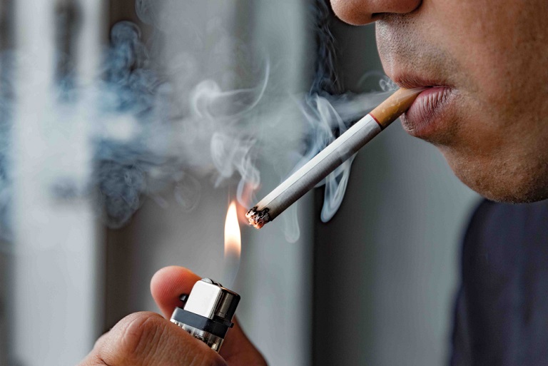 Người hay hút thuốc lá có nguy cơ bị đĩa đệm cao hơn những đối tượng khác