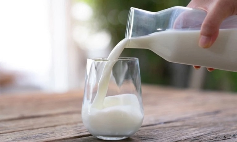 Viêm đau khớp nên sử dụng các loại sữa giàu canxi và vitamin D