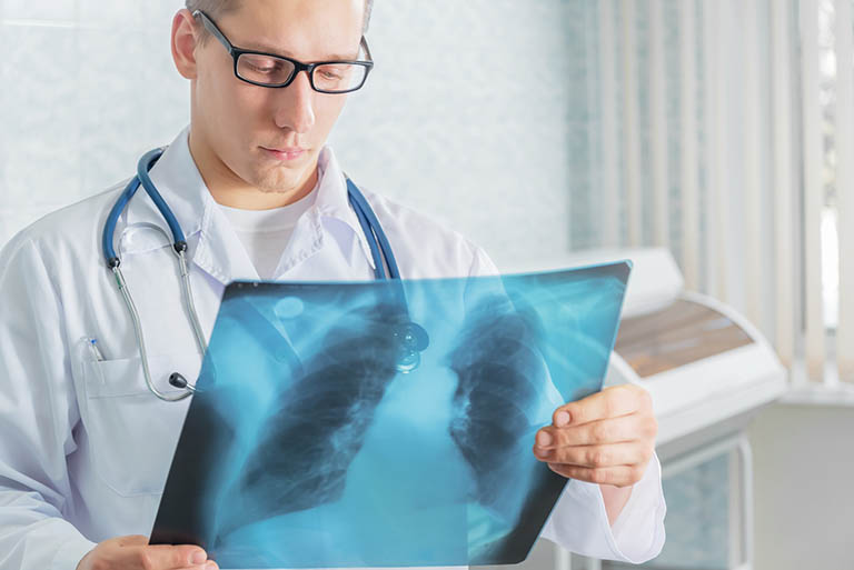 Hình ảnh chụp X-quang hoặc siêu âm sẽ đánh giá chính xác mức độ nghiêm trọng của bệnh