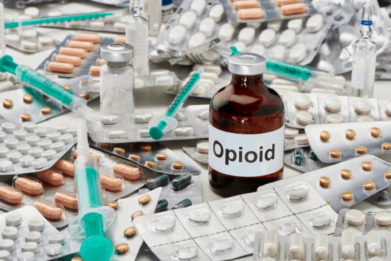 Opioids là nhóm thuốc Tây trị đau nhức xương khớp gây nghiện
